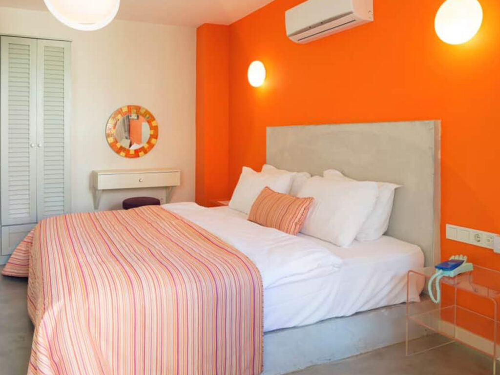 اتاق نارنجی با تختت